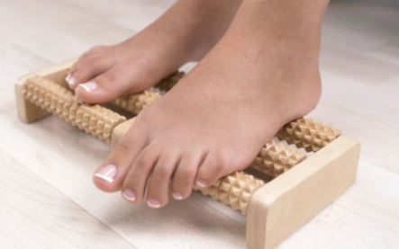 Rouleau massage à pieds en bois