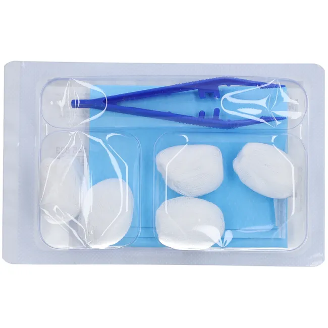Kit de pansements avec champ stérile + 5 deppers + pincettes  (45 pcs)
