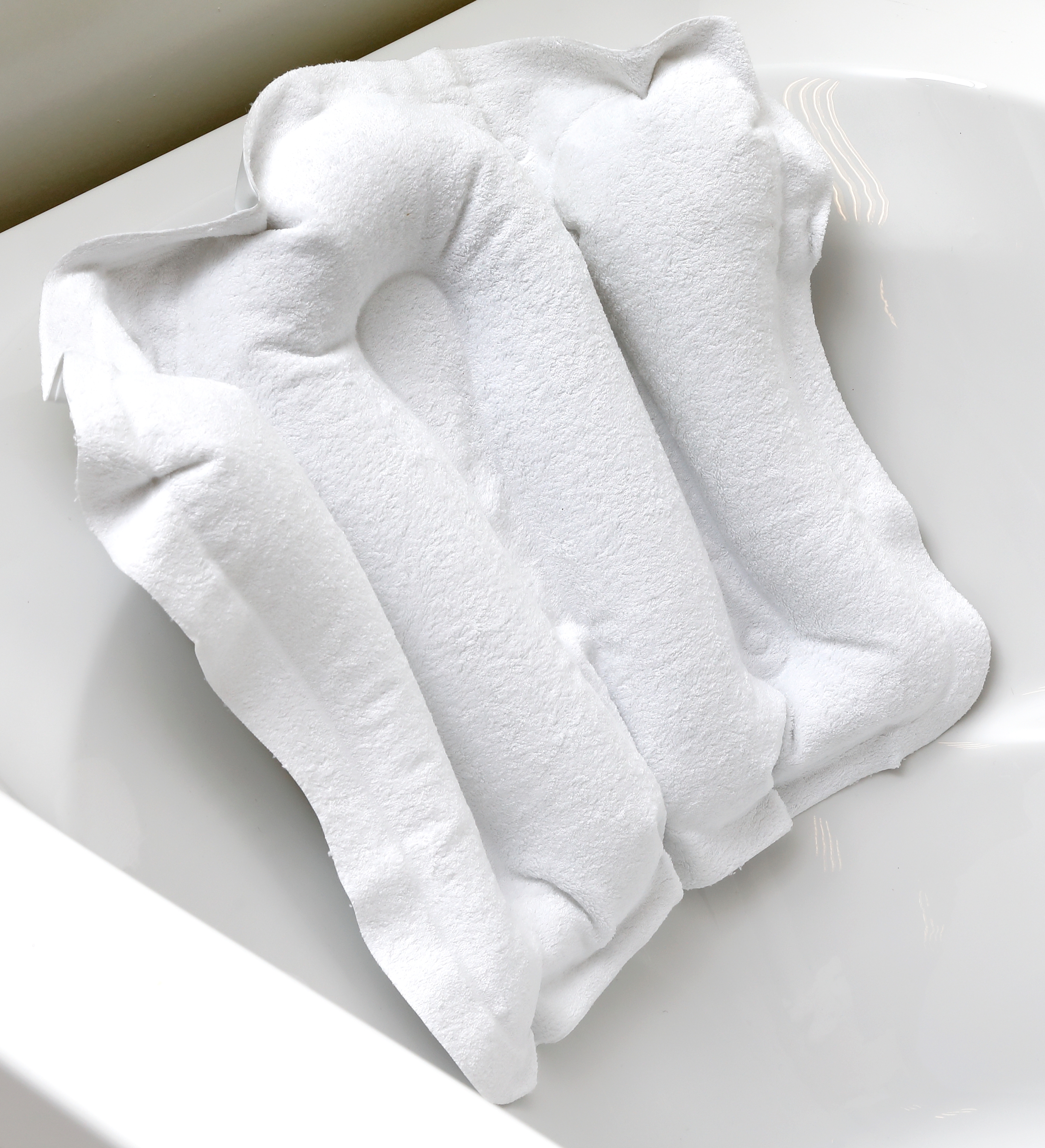 Coussin gonflable pour la baignoire avec revêtement en tissu éponge 53,3 x 40 cm blanc -- AA1823