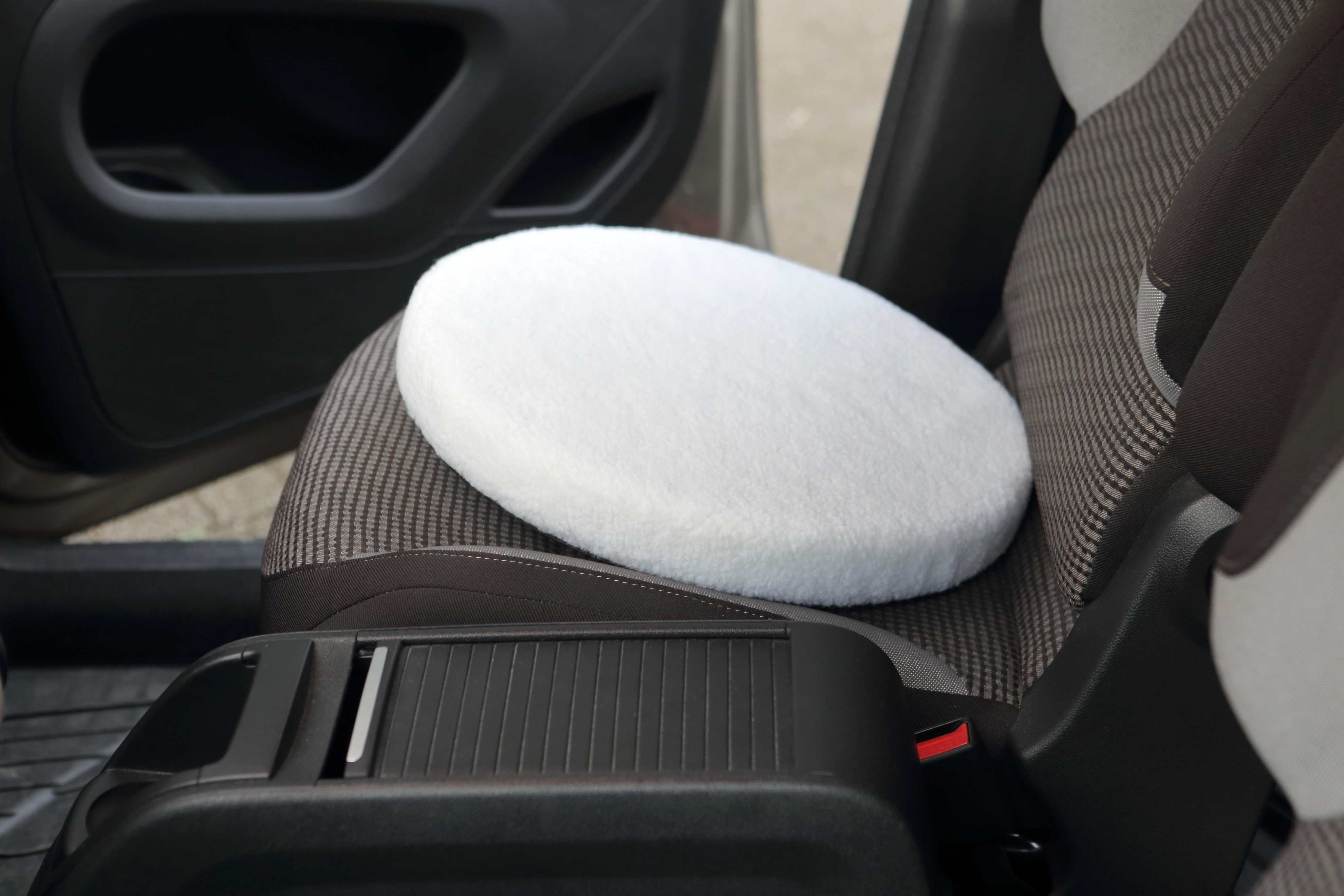 Disque pivotant avec coussin sur une disque dure pour les transferts en position assise