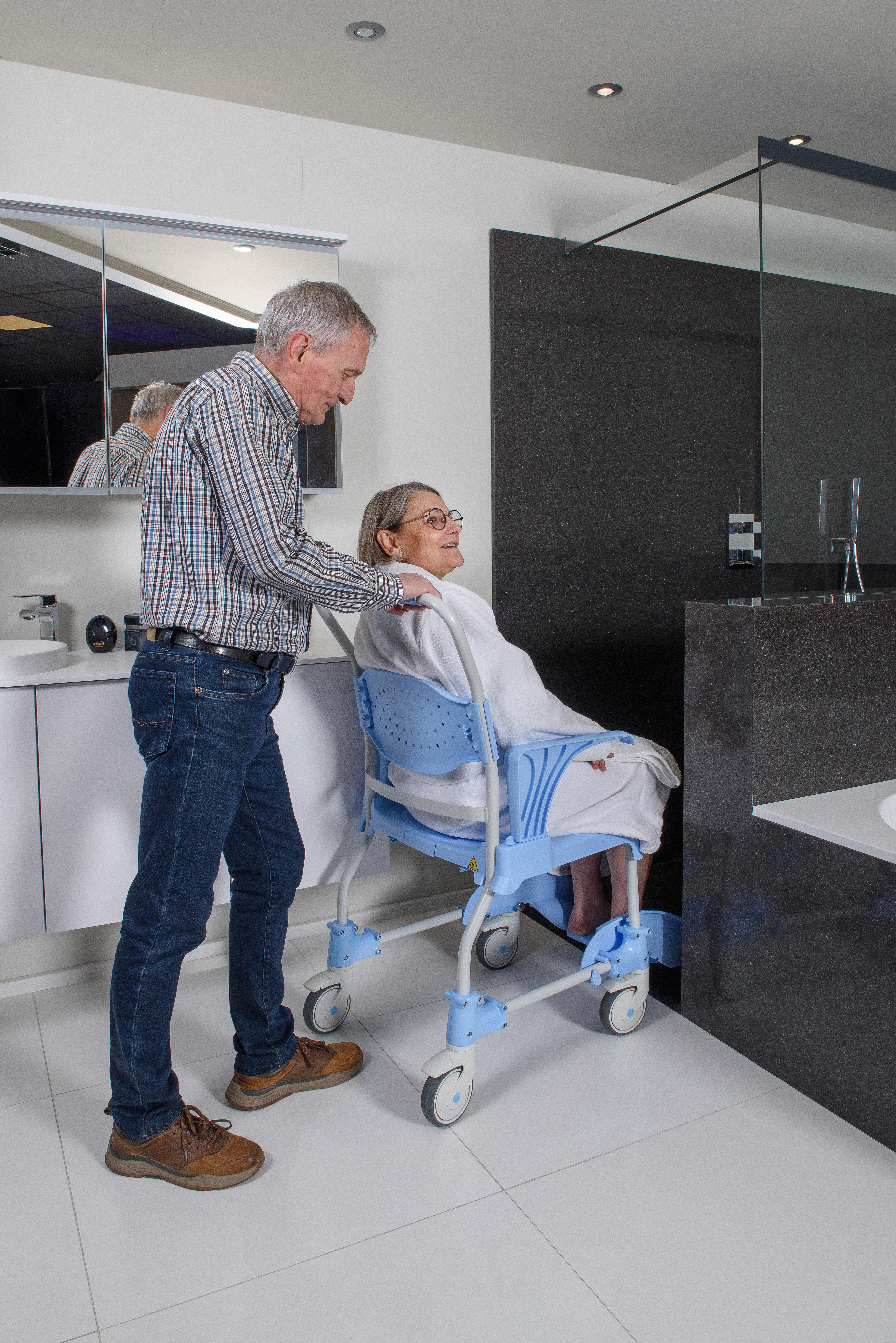 Chaises de douche roulantes